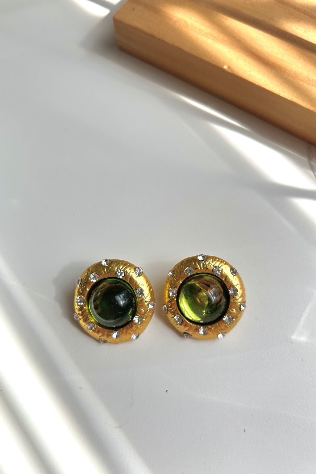 Green stone stud