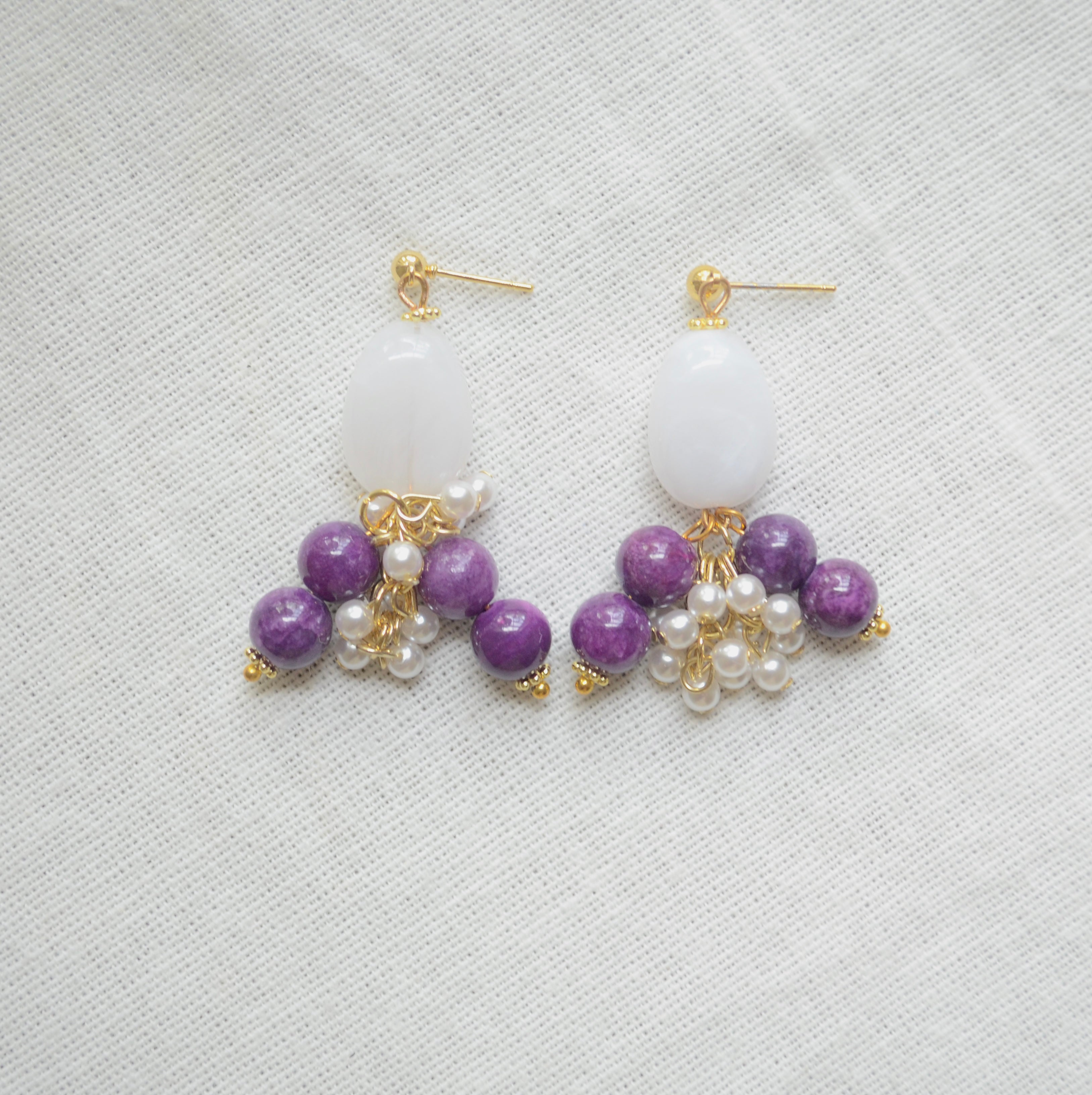 Her majesty drop earrings