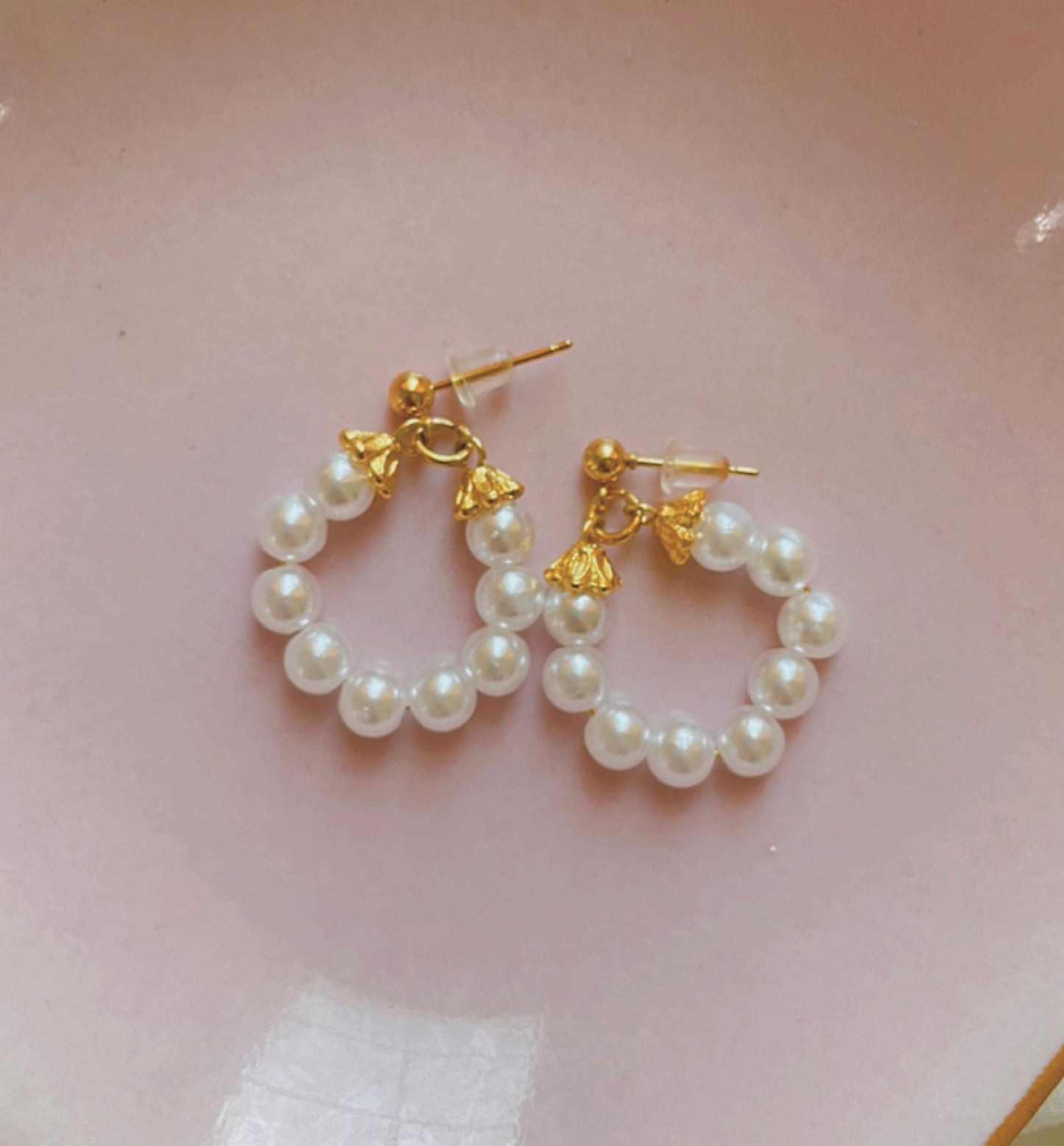 Medium Pearl hoop earrings